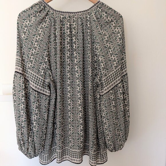 Max Studio Plus Size 1X 16-18 Boho Geometric Blouse Flowy Ivory Black Green - Picture 4 of 5